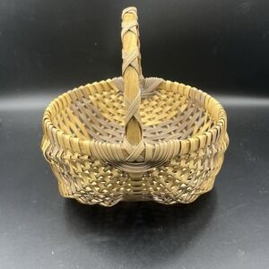 Vintage Hand Woven Buttocks Basket Farm Egg Gathering With Handle